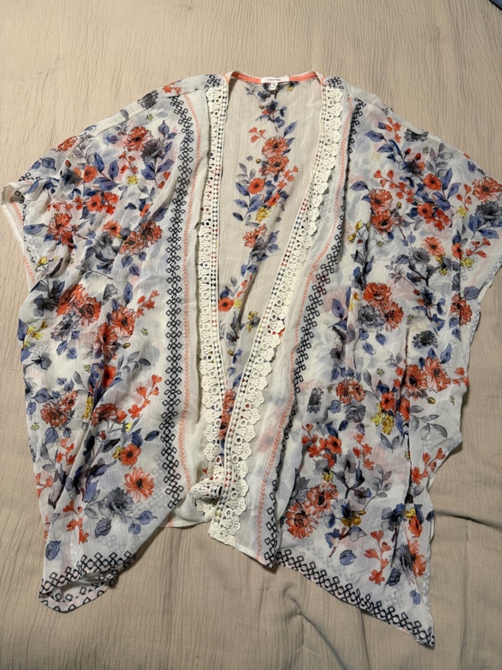 Maurices White Floral Lace-Trim Kimono with Coral and Blue Blooms